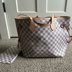 Gorgeous white and grey bag